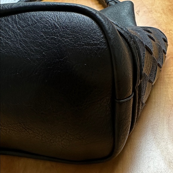 Malibu Skye Black faux Leather Bucket Bag with Woven handles Details - Picture 5 of 9